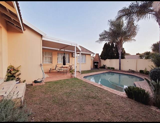 3 BEDROOM CLUSTER RENTED IN HALFWAY GARDENS